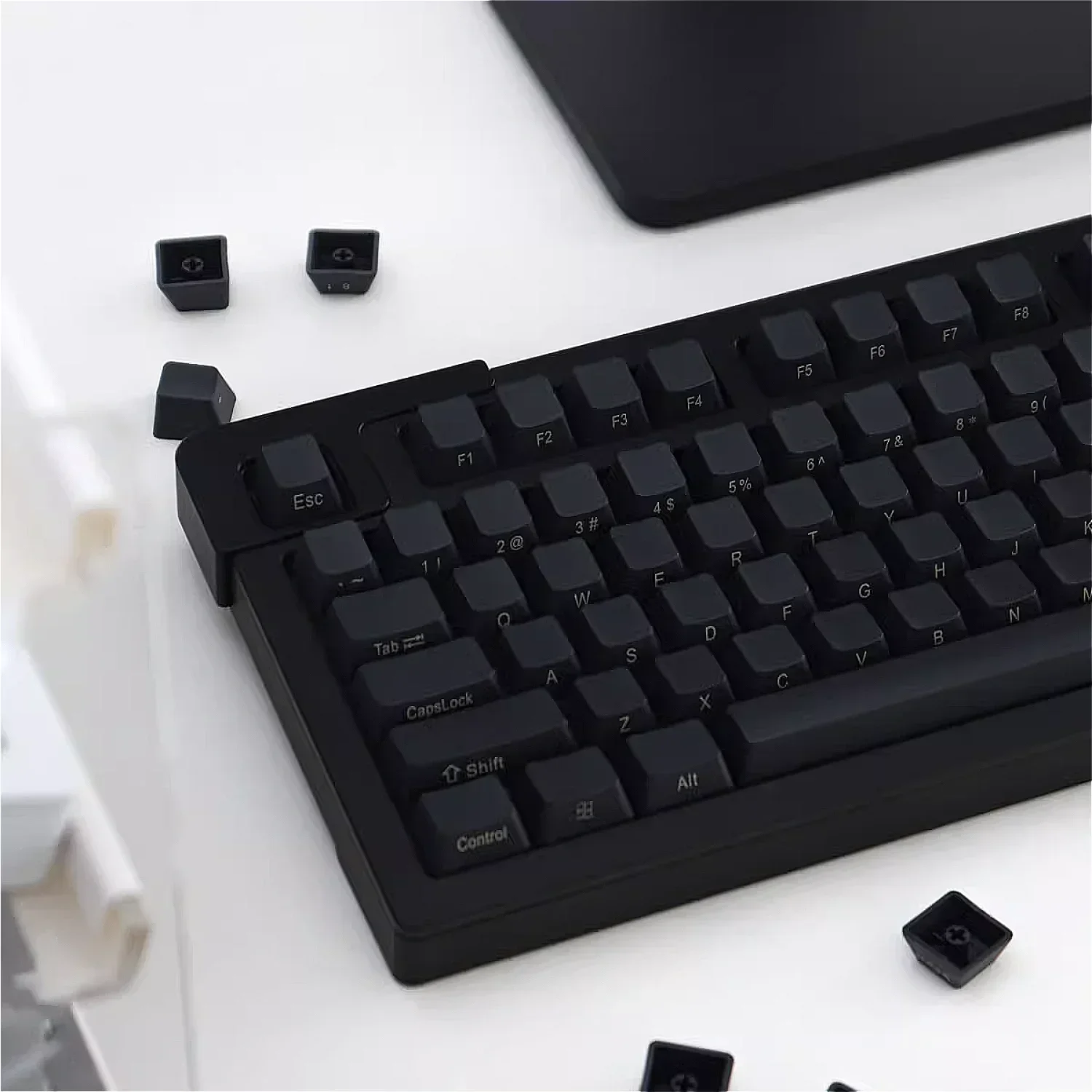 

Side Engraved Translucent Keycaps 108 Keys Simple Black White for 60/64/84/98/108 Gaming Mechanical Keyboard MX Switch