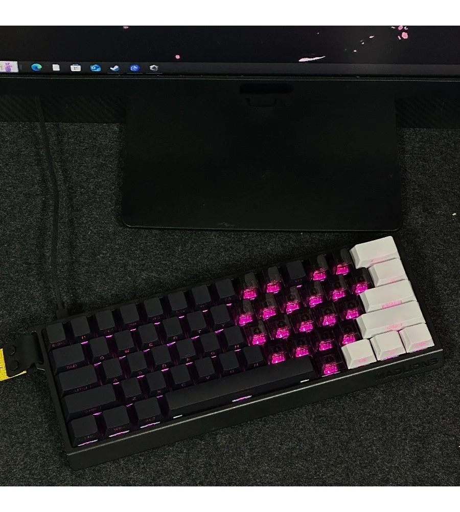 Keycap Original high light transmission pbt adaptable to Meijia lion bee mechanical magnetic axis love spell black and white
