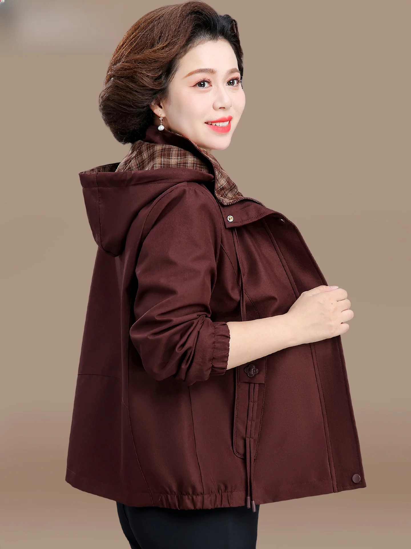 

Модная осенняя куртка для женщин среднего возраста: повседневное свободное пальто на молнии с эффектом омоложения