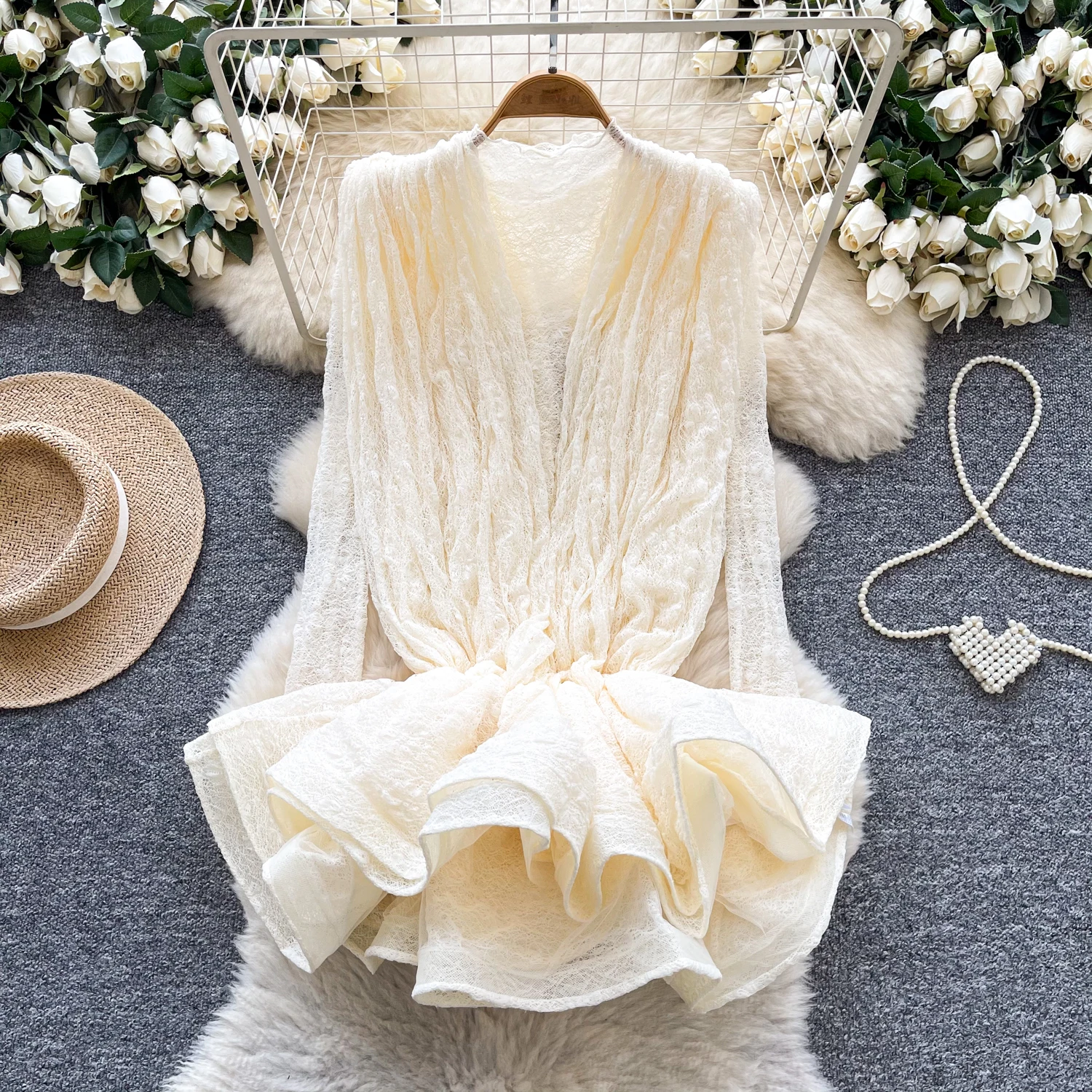 ชุดเดรสสั้นสไตล์วินเทจเก๋ไก๋ คอวี แขนยาว แต่งระบาย ดีไซน์หรูหราสไตล์เกาหลี โบโฮ