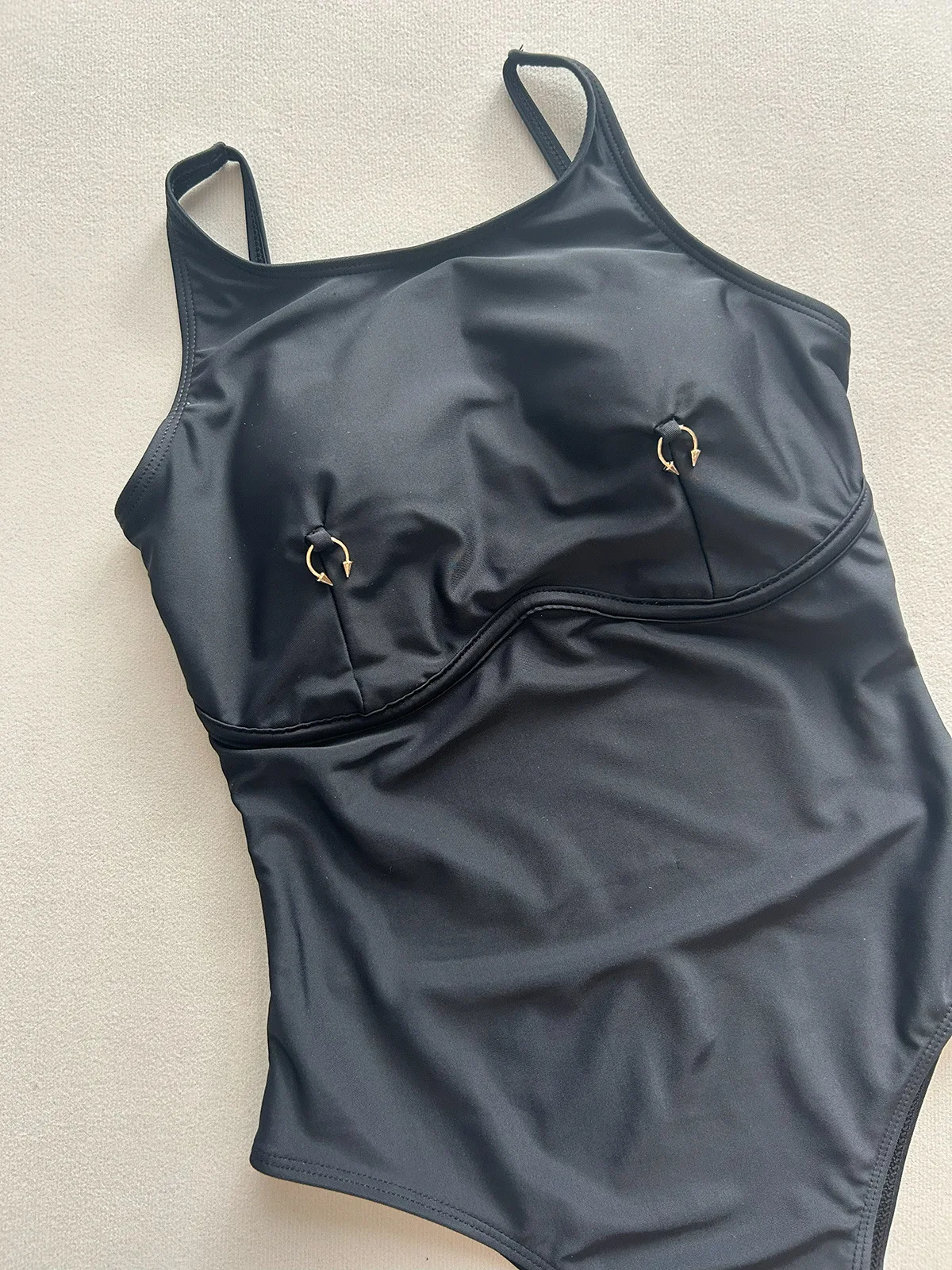 ชุดบิกินี่วันพีซเซ็กซี่สีพื้น ชุดว่ายน้ำสำหรับฤดูร้อน ชุดว่ายน้ำชายหาด สำหรับผู้หญิง