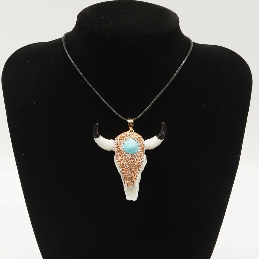 

Bull Head Pendant Necklace Bull Skull Head Colar Inlaid with Rhinestone and Turquoise Resin Fashion Jewelry Gift Animal Necklace