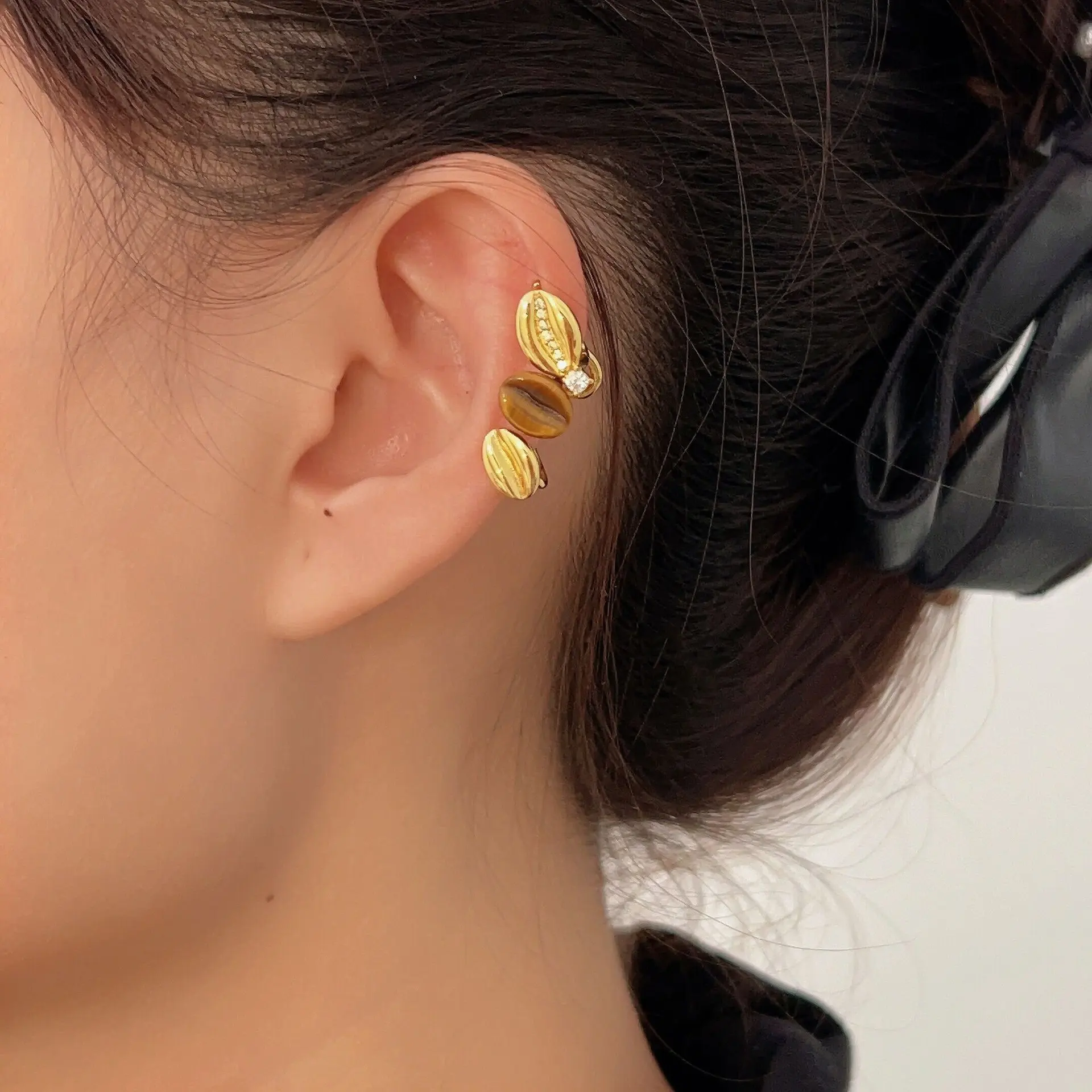 High End Feeling, Light Luxury, Niche Coffee Bean Sweetheart Ear Clip, No Ear Hole Versatile, Layered Meilad Earrings