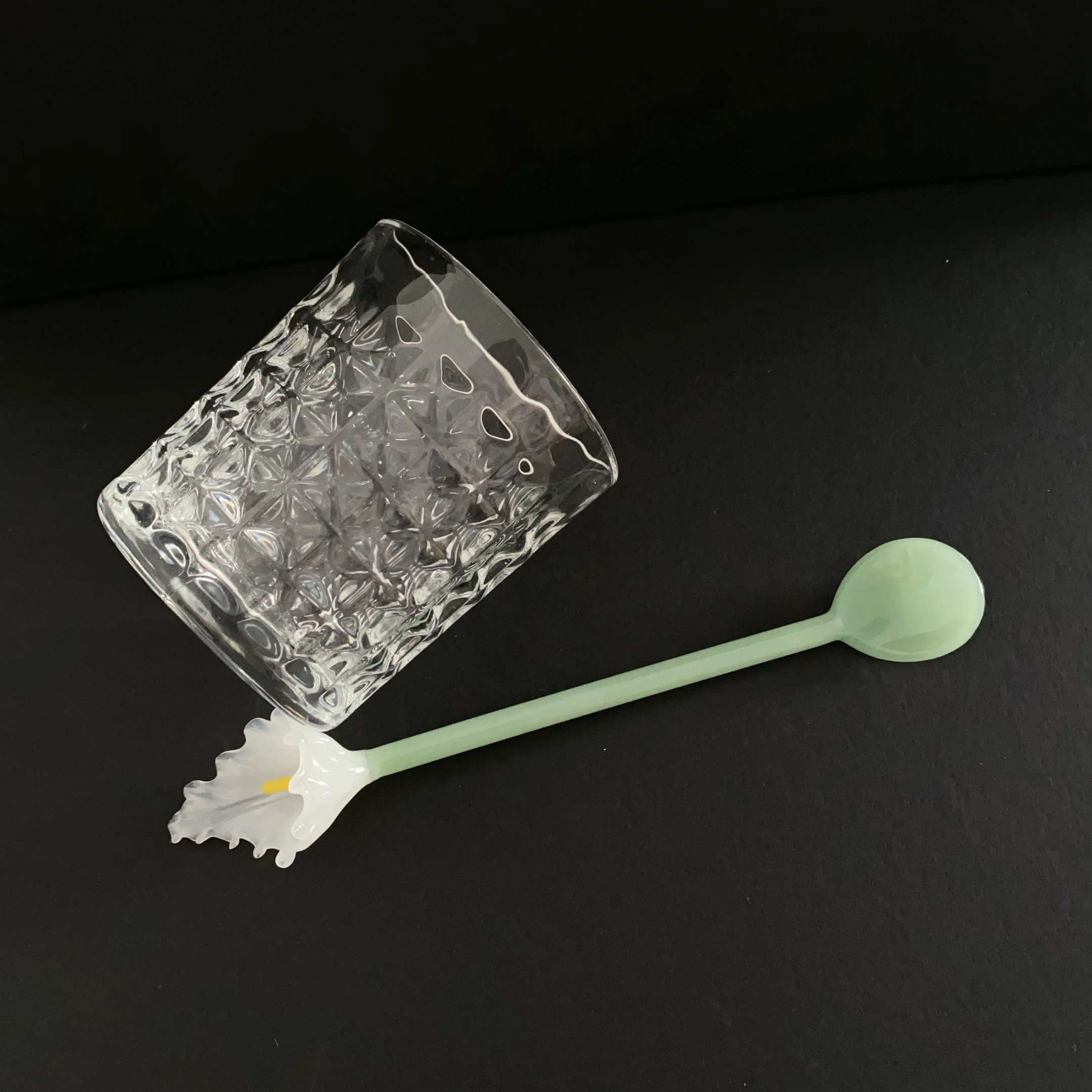 Cuchara de cristal de colores, cuchara con mango largo, vajilla de mariposa hecha a mano, herramienta transparente para mezclar café y postre, cucharadita de lirio de Cala