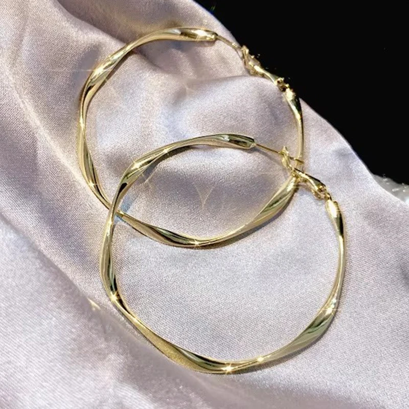 Huitan Glossy Rotating Hoop Earrings Large Attractive Stylish Accessories Gold Color/Silver Color Delicate Lady Party Jewelry