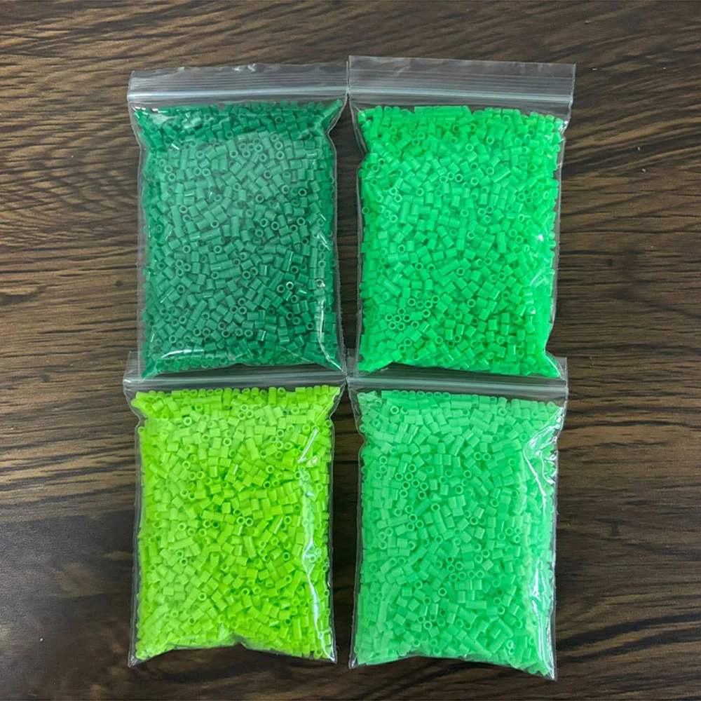 8000 Stück/2,6 mm Eisenperlen Pixel-Puzzle Eisenperlen in verschiedenen Farben für Kinder Hama-Perlen Perler-Perlen DIY Hochwertiges handgemachtes Geschenkspielzeug – Detail 4
