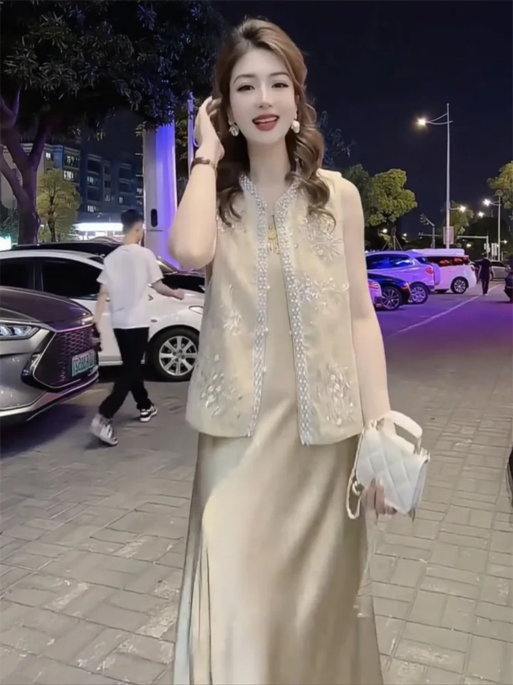 

2005 Summer New Chinese Style Set Skirt Women's Heavy Industry Nail Bead Embroidery Slimming Vest Simple Strap Skirt Set