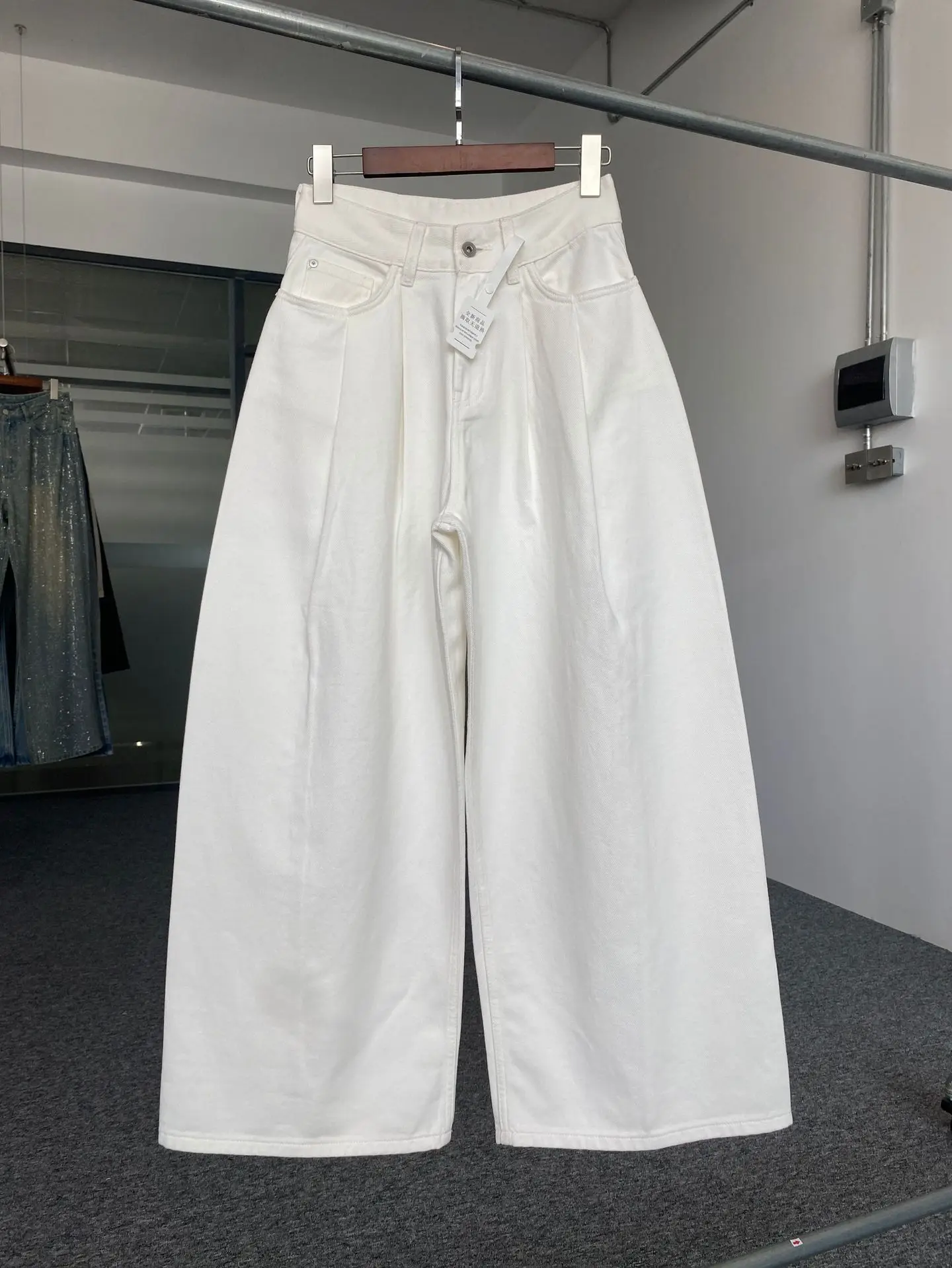 Maxdutti Minimalist Woman Clothes Mom Jeans Wide Leg Pants 100%cotton Soft And Skin Friendly Wide Leg Pleated White Denim Pants