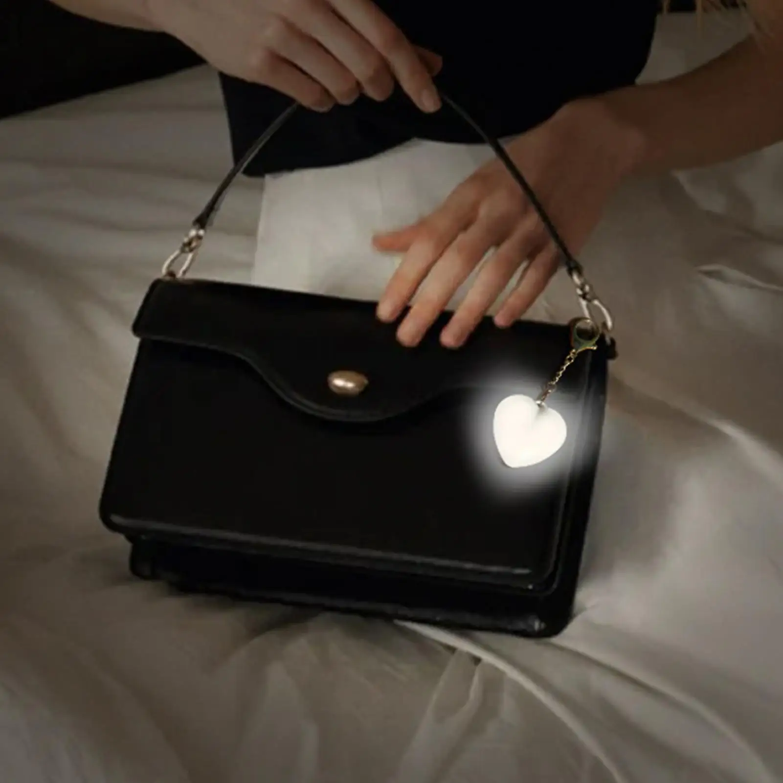 حقيبة ضوء للمحفظة التحكم باللمس محفظة حقيبة ضوء رومانسية على شكل قلب مصباح لا وهج مع سطوع عالية للسفر التخييم