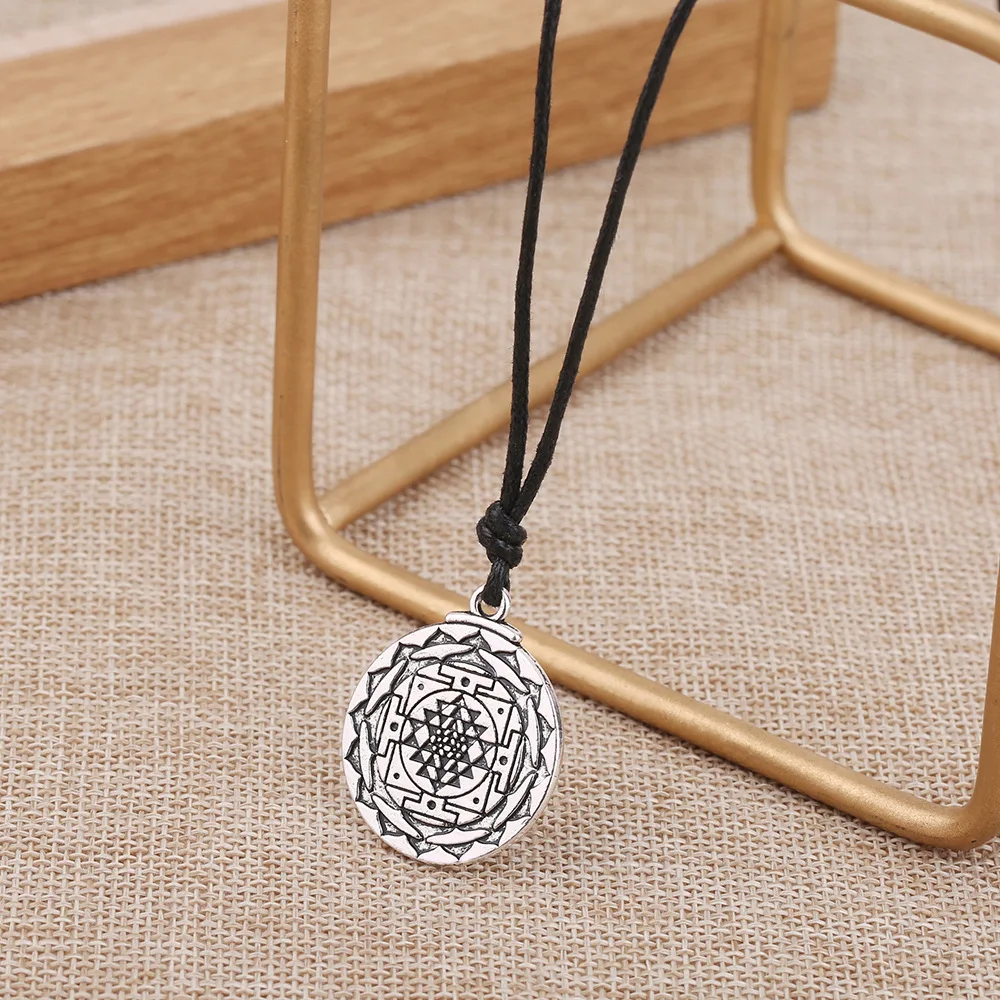 Sri Yantra Symbol Yoga Pendant Necklaces for Meditation Growth Healing Wealth Amulet Talisman Men Vintage Hindi Jewelry