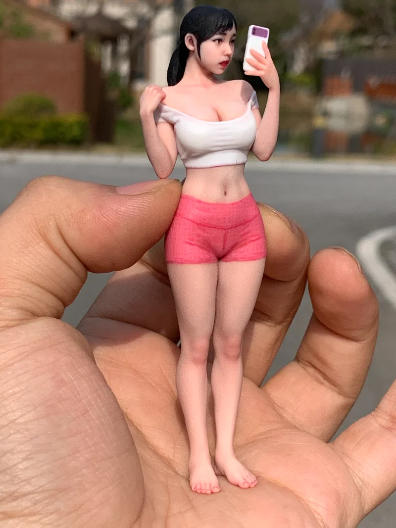 Spot selfie girl beautiful woman figure 1/16 1/12 scale miniature doll pottery art car model small sculpture