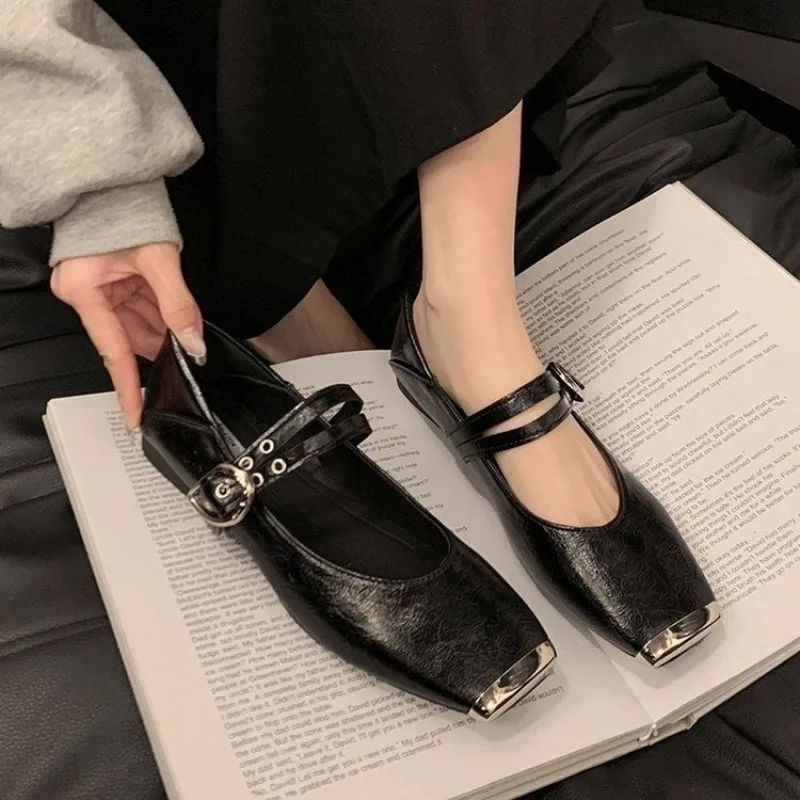

2026 New Arrival Korean Fashion Flat Mary Janes Square Toe Soft Leather Women Casual Shoes Metal Accent