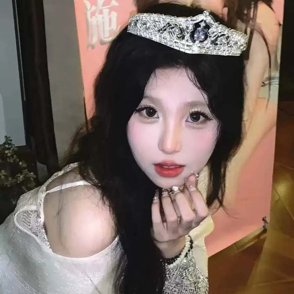 

Vintage Bride Silver Crown Elegant Antique Bronze Crown Hair Accessory Alloy Hair Ornaments Princess Rhinestone Tiara Women