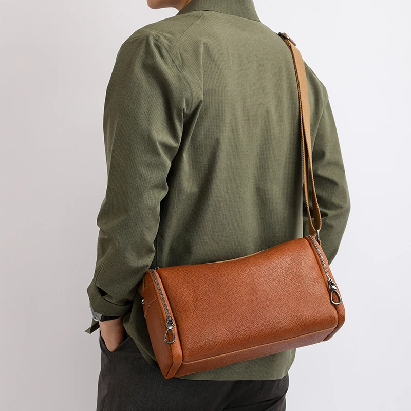 

High-End Luxury Tote Messenger Bag For Business Women With Elegant Leather And Solid Color Commuter Style