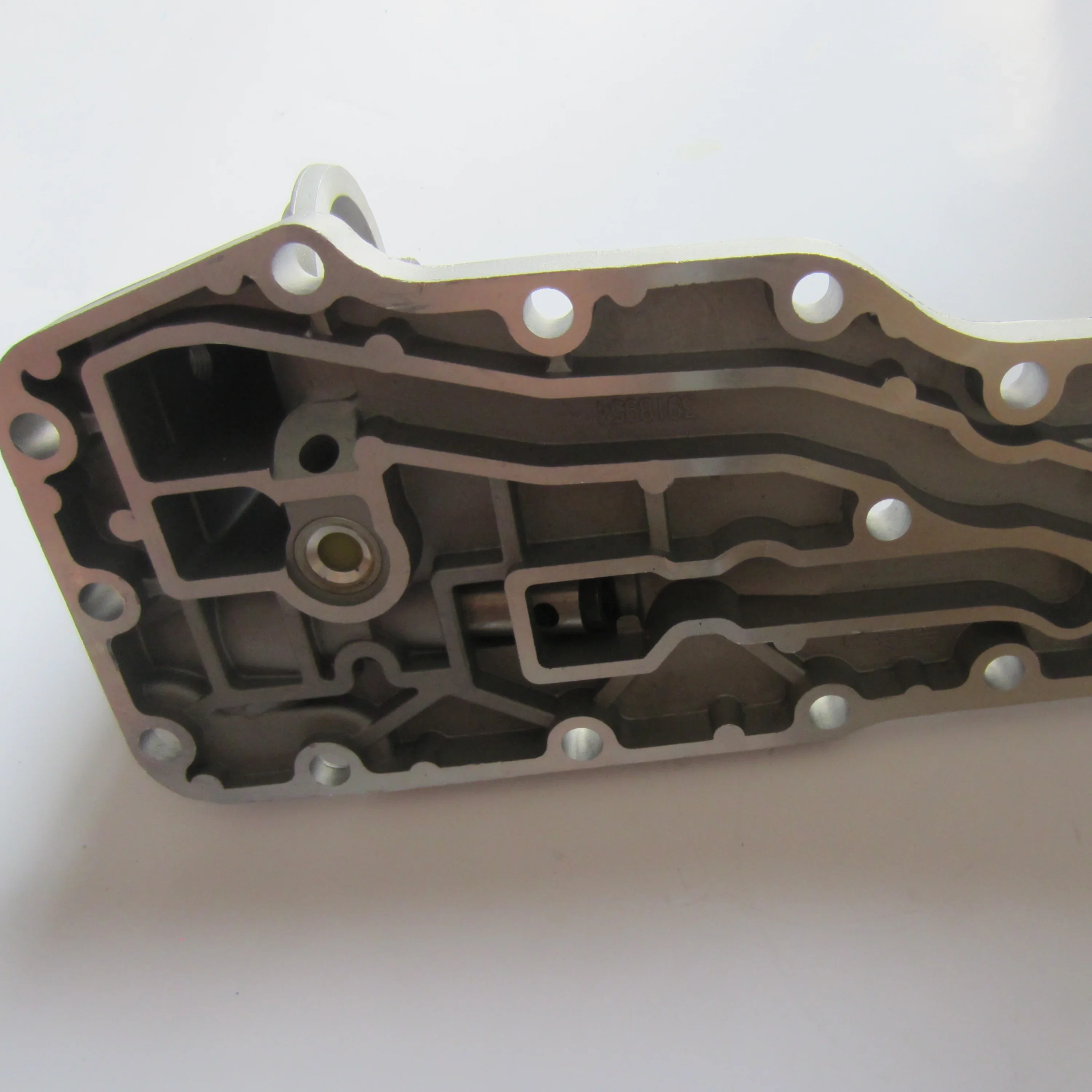 정품 엔진 부품 6BT 엔진 오일 필터 헤드 3918954