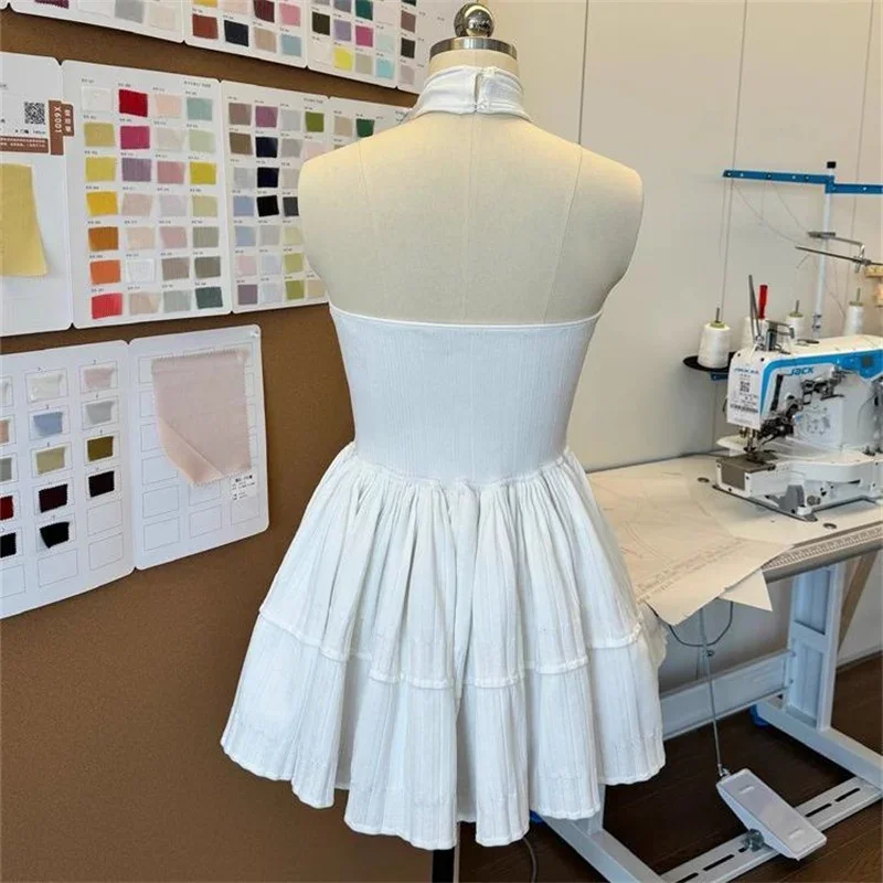 Nieuwe mode zomer gebreide jurk vrouwen sexy halter hals backless slanke mouwloze a-lijn geplooide jurken elegante partij vestidos