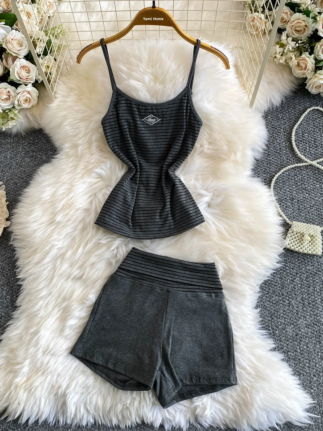

Sexy Stripe Crop Top And Tight Pants Two-Piece Set Casual Sporty High Waist Shorts Sleeveless Fashionable Millennial Trend