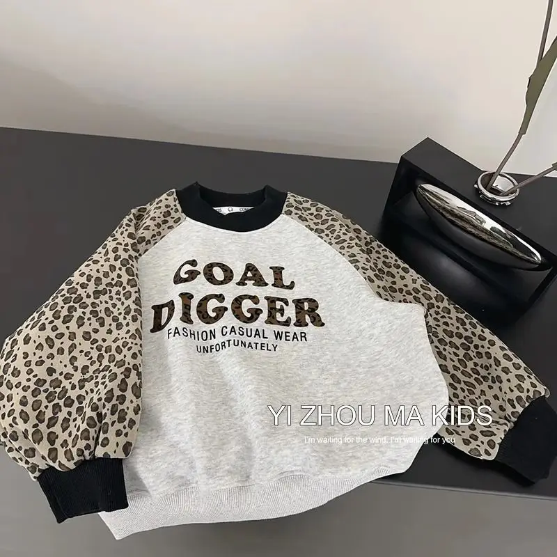 

Толстовка с капюшоном для девочек, осень-зима 2025 года, новый корейский топ с леопардовым принтом, новый стильный топ для маленьких девочек, детский модный пуловер, универсальный топ