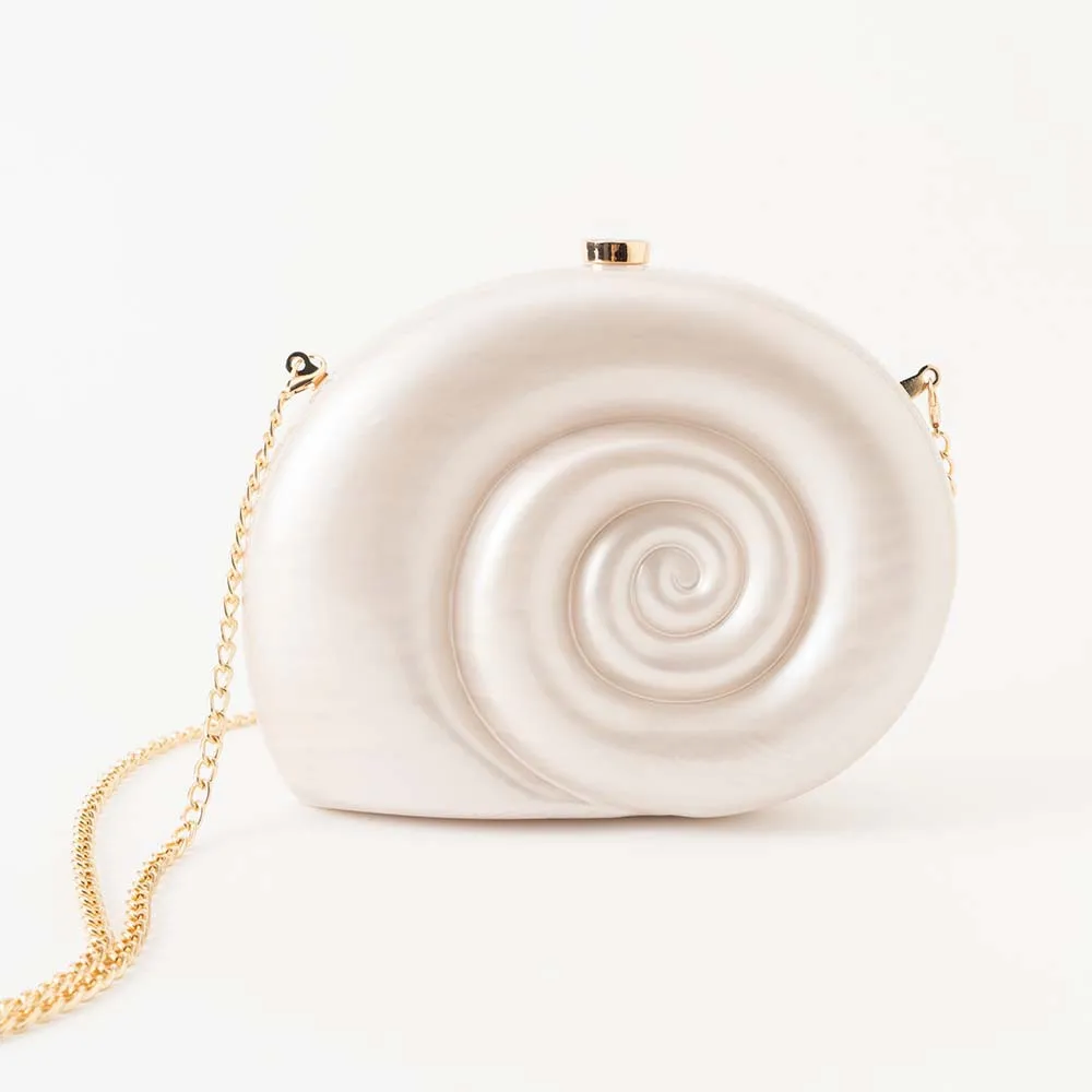 

Stylish white snail-shaped acrylic handbag for women single-shoulder or crossbody carry ideal for evening events and weddings