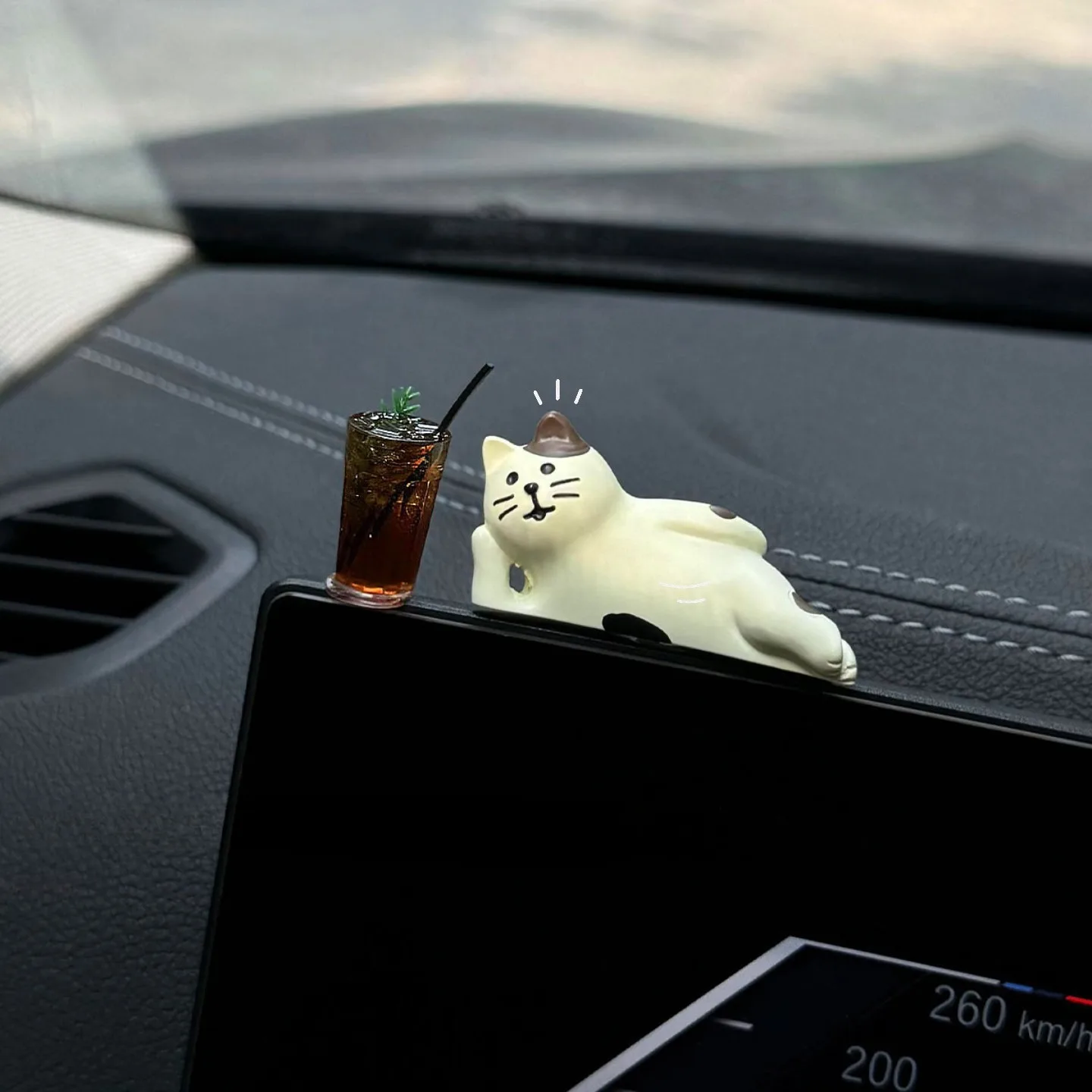 Adorable Cat Car Decorations - Cute Kitten Figurines for Dashboard & Center Console Display