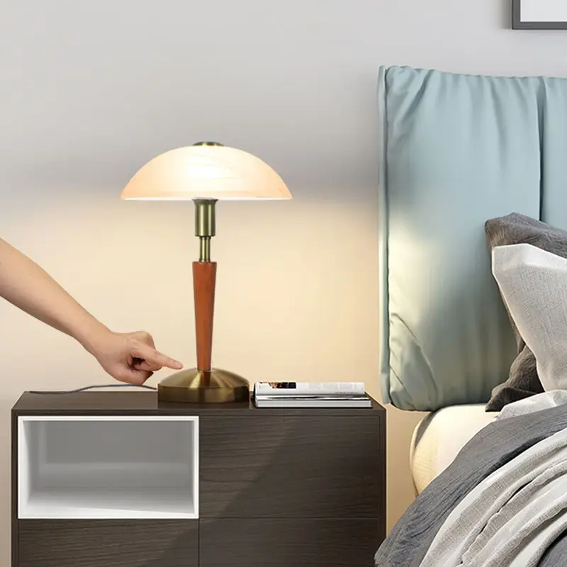 

Прикроватная тумбочка для спальни, ретро, американская стеклянная настольная лампа, светильник для гостиной, роскошный светильник из цельного дерева, новый китайский теплый сенсорный светильник для учебы