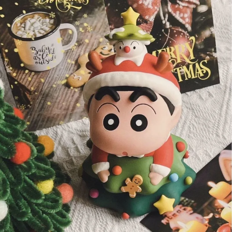 2025Christmas Limited Crayon Shin-chan Figuur Kerstboom Shin-chan Leuke Perifere Pop Desktop Ornament Pop Cadeau voor Vrouwen