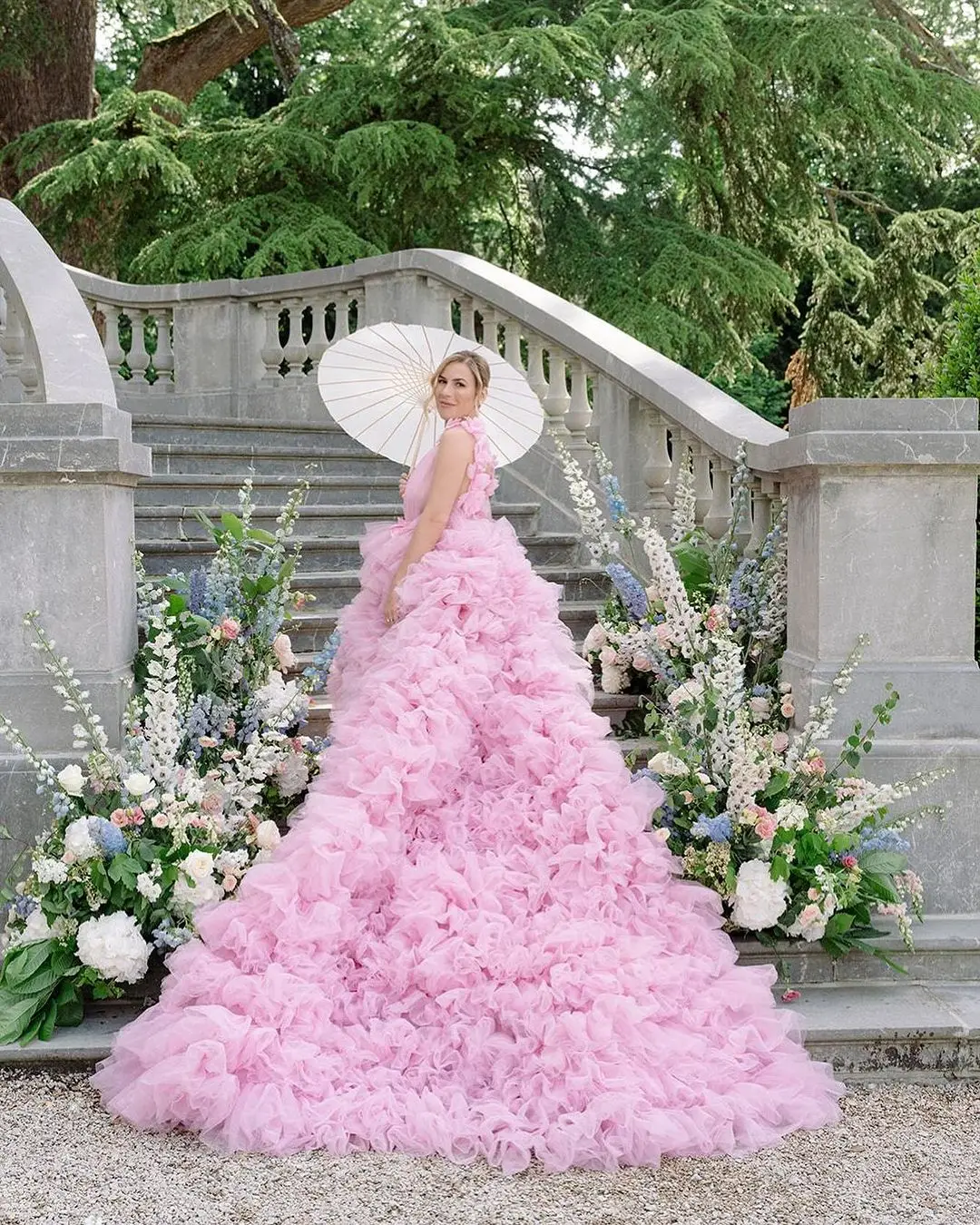 Romântico Rosa Fluffy Tulle Vestido De Noiva, Decote Em V Profundo, Ruffles Em Camadas, Noiva De Casamento, Photoshoot, Vestidos De Festa De Baile Personalizados