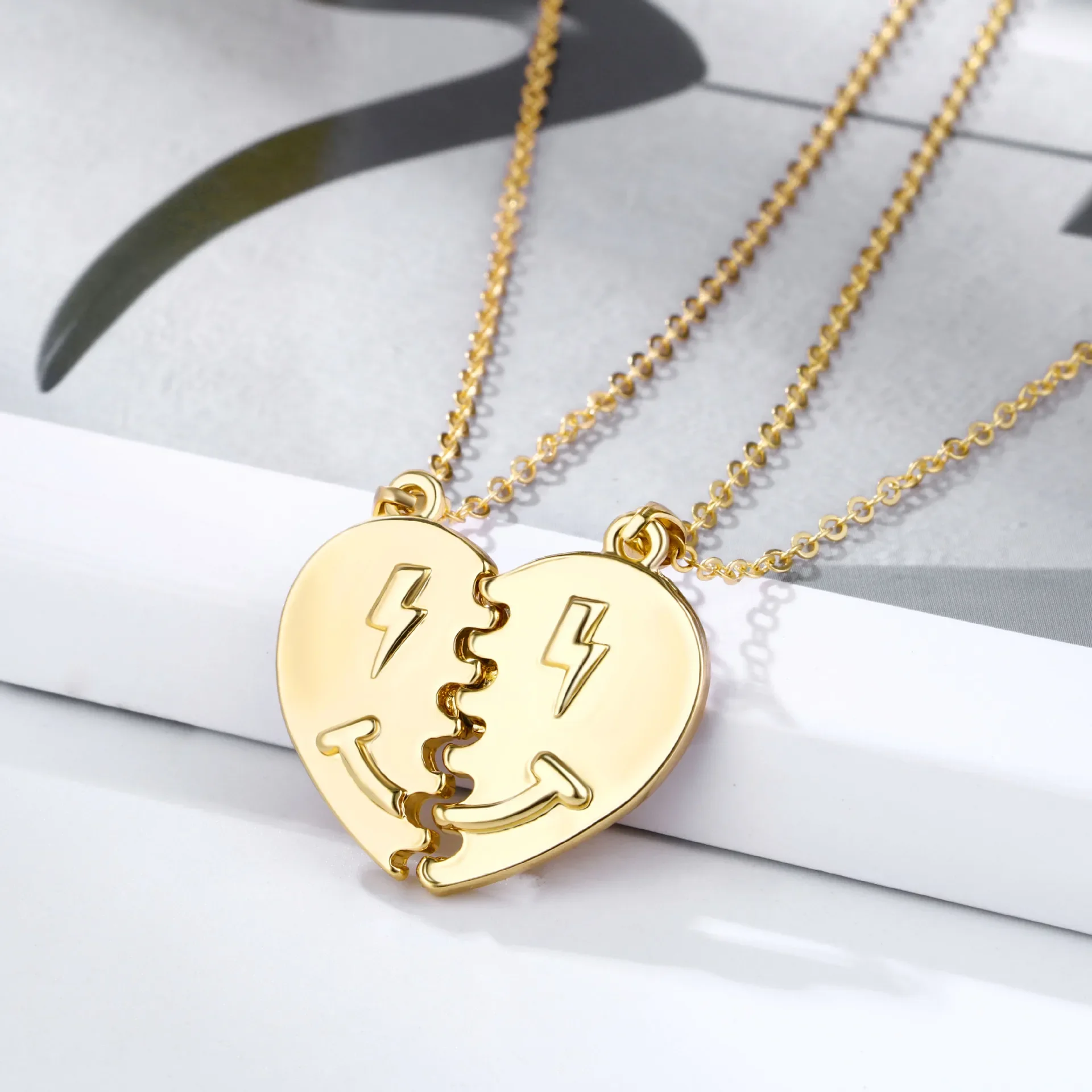 Fashion Love Couple Necklace A Pair of Men and Women Korean Magnet Stone Valentine's Day Necklace Pendant Hot Sale