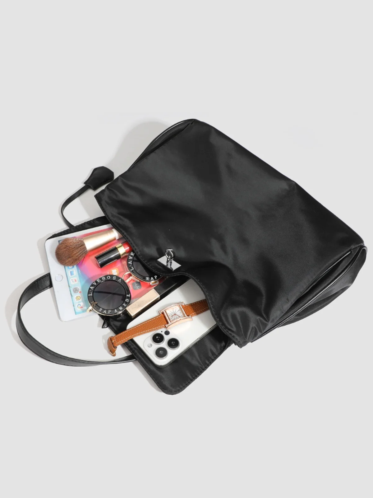 حقيبة يد كبيرة السعة من قماش النايلون المقاوم للماء، حقيبة كتف واحدة للتنقل اليومي، حقيبة يد ناعمة بتصميم عتيق