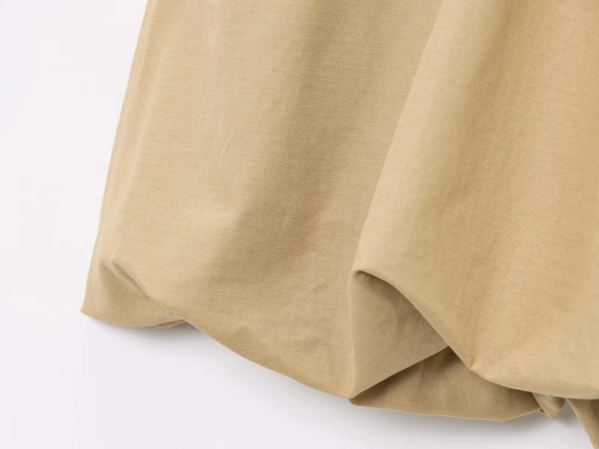 Nowa kolekcja ETJ na wiosnę 2025, seria ZW dla kobiet, elegancki i romantyczny styl, szorty codzienne z wysokim stanem i krojem typu ball cut.