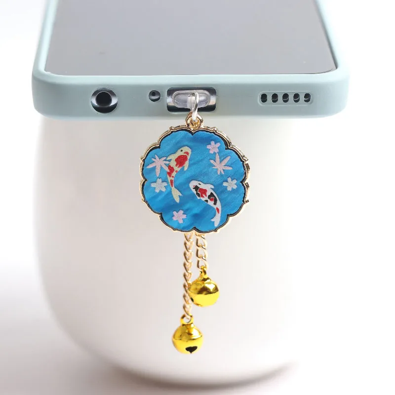 Tapón antipolvo Koi azul, tapón de puerto de carga Kawaii tipo C para iPhone, conector de 3,5 MM, tapón de protección contra el polvo, colgante