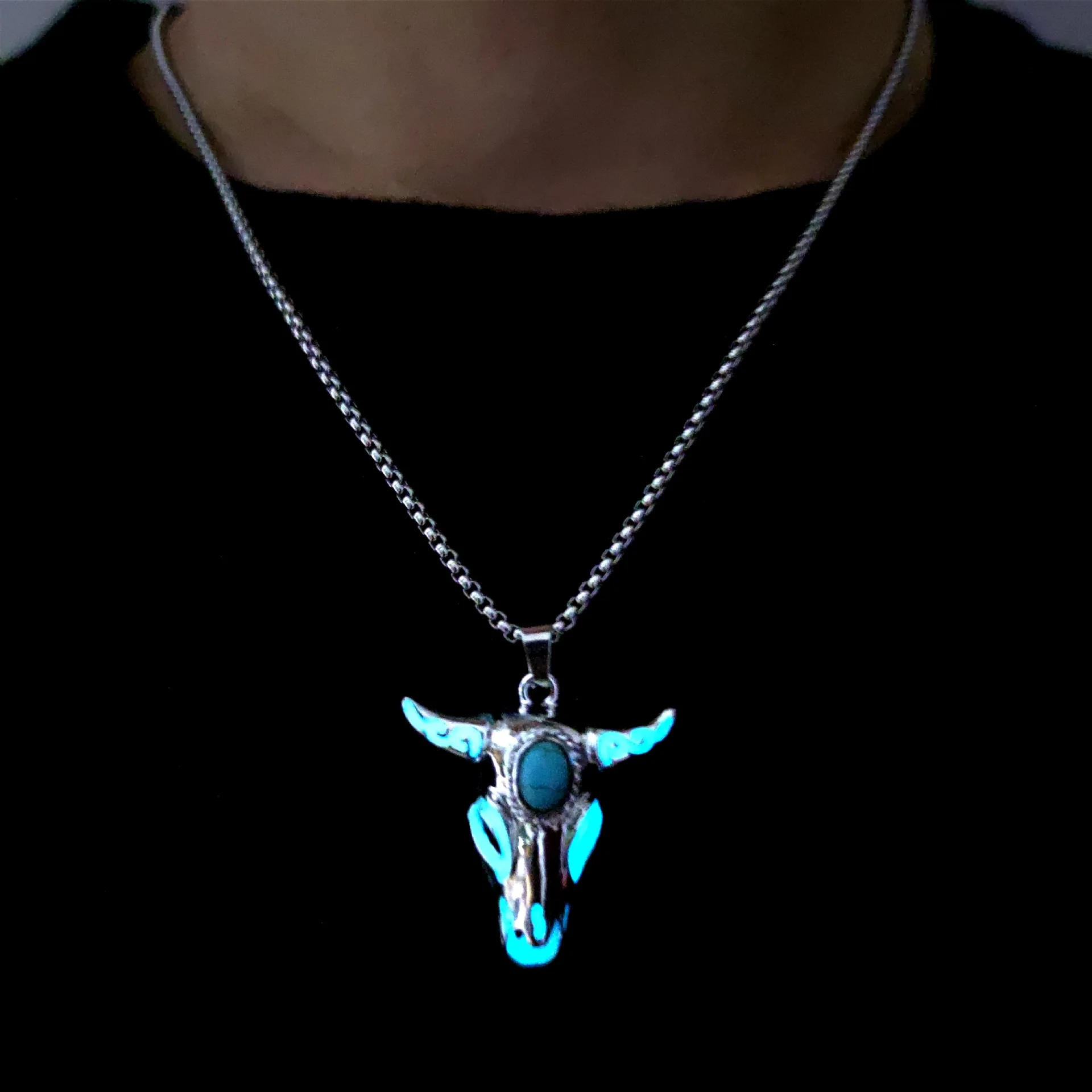 Night Luminous Skull Bull Head Necklace Men Jewelry Stainless steel chain Glow In The Dark Punk Skeleton Necklace For Women