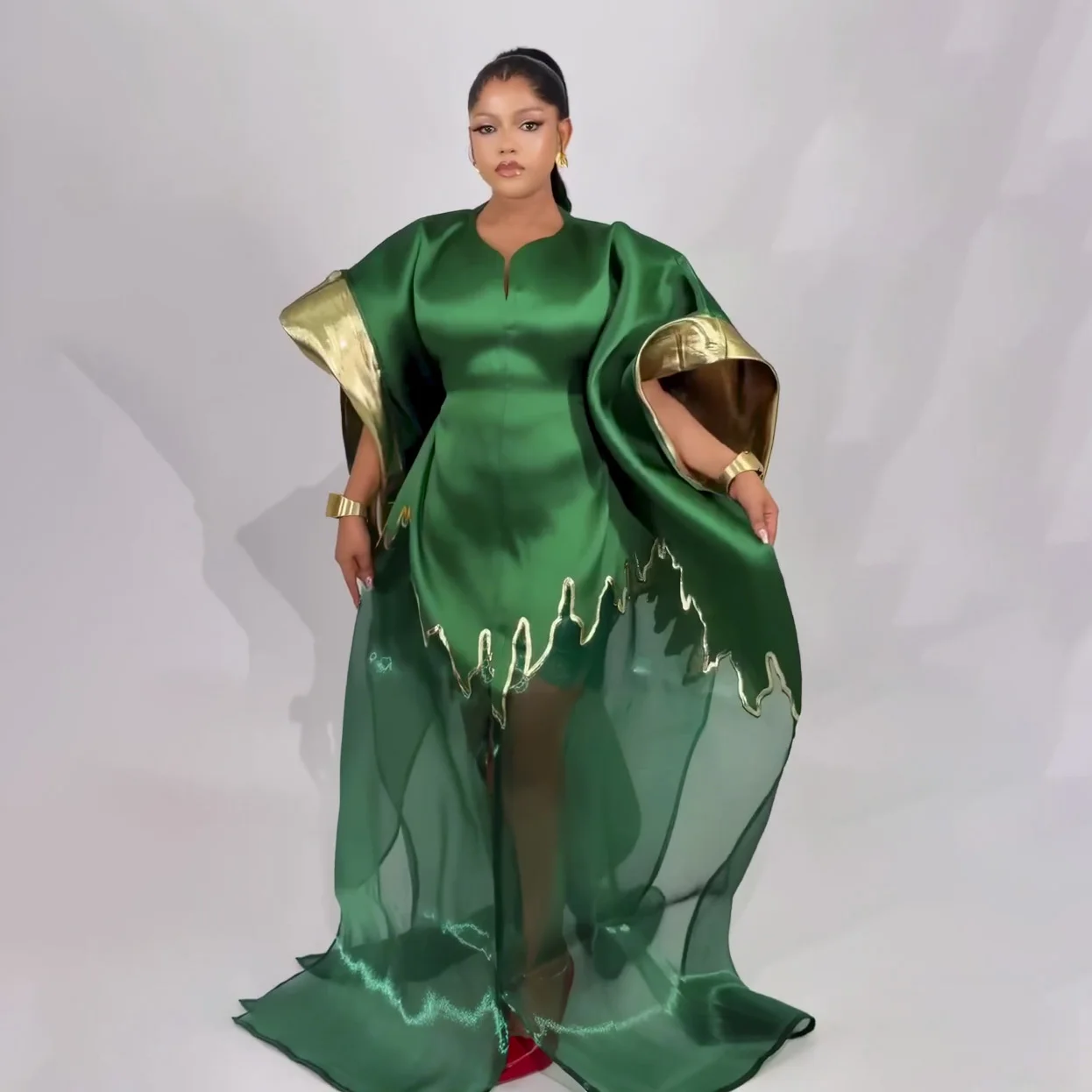 Lussuoso abito Boubou in tessuto per donna Abbigliamento africano alla moda con elegante coppia di decorazioni ricamate con lingerie di pizzo