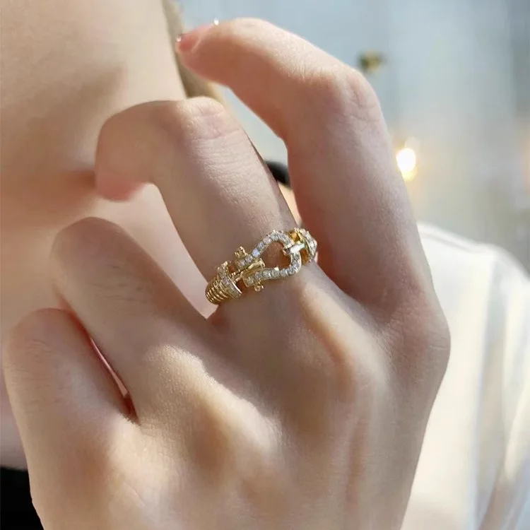 S925 Sterling Silver Light Luxury High Sense Ring Female Tide Creative Horseshoe Buckle Thread Diamond Twist Jewelry