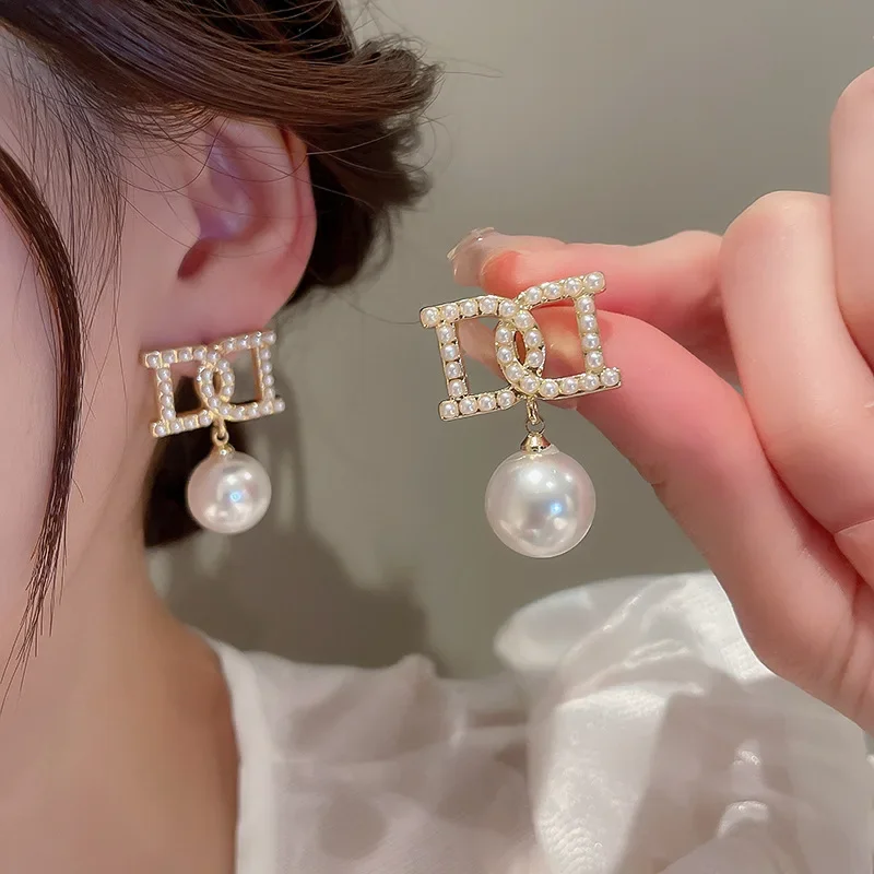 Korean Luxury  Pearl Letter Earrings Female Geomestic Dangle Ear Drop Accessories