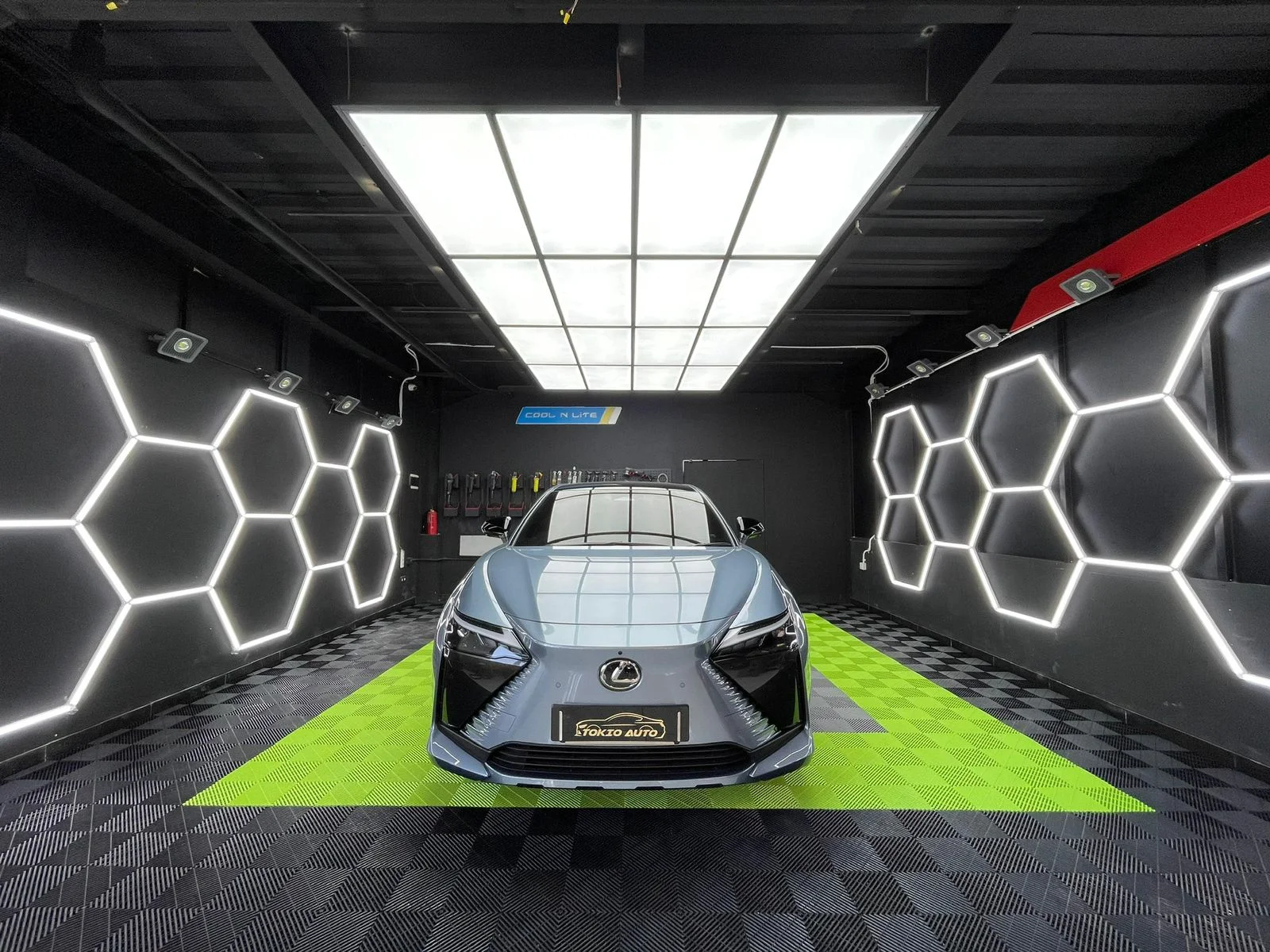 China Factory Direct Supply Pvc Floor Tile Interlocking Pvc Floor Tiles Plastic Decking Floor Tiles Price