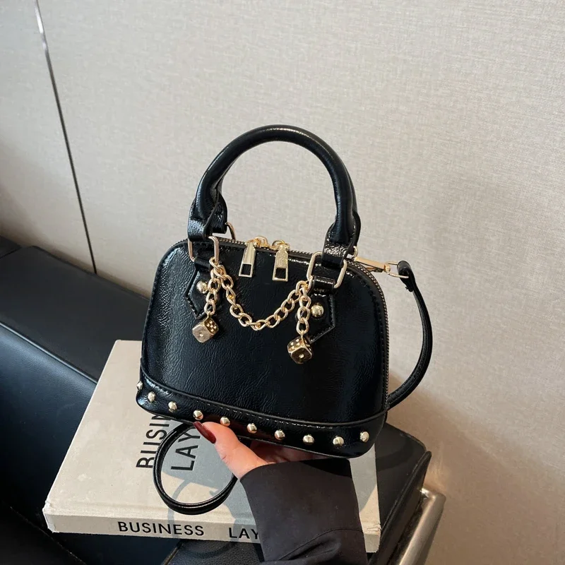 

Vintage Paris Fashion Leather Handbag - Elegant Crossbody Bag For Women With Minimalist Design & Luxury Gold Hardware