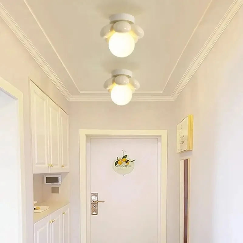 

Cream Floral Resin Ceiling & Pendant Lamp - Ins Minimalist Tri-color Changing LED Overdoor/Bedroom Light 3 Color Modes