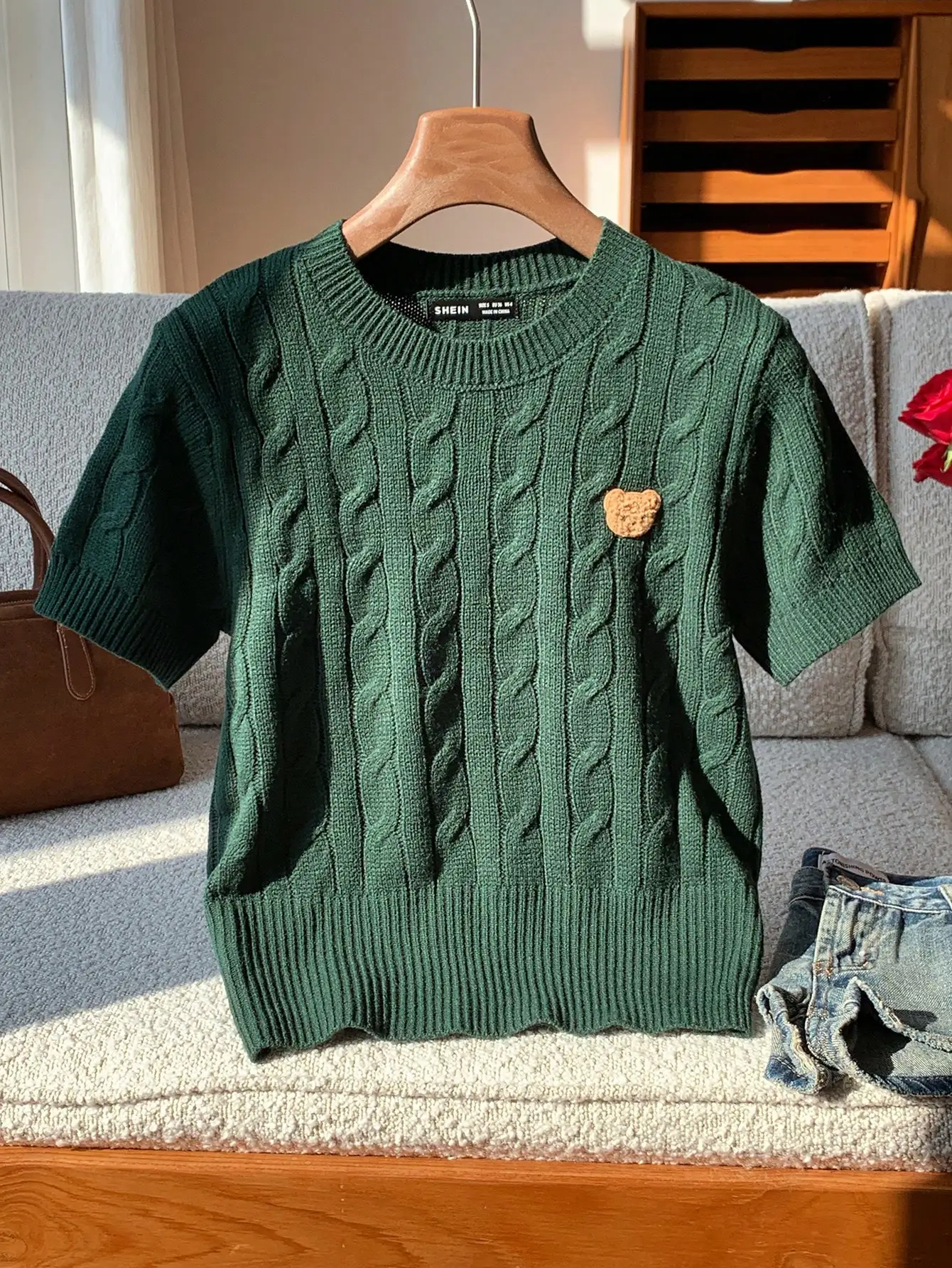 

Green Cable Knit Short Sleeve Sweater with Bear Patch, Casual Fall Top for Women