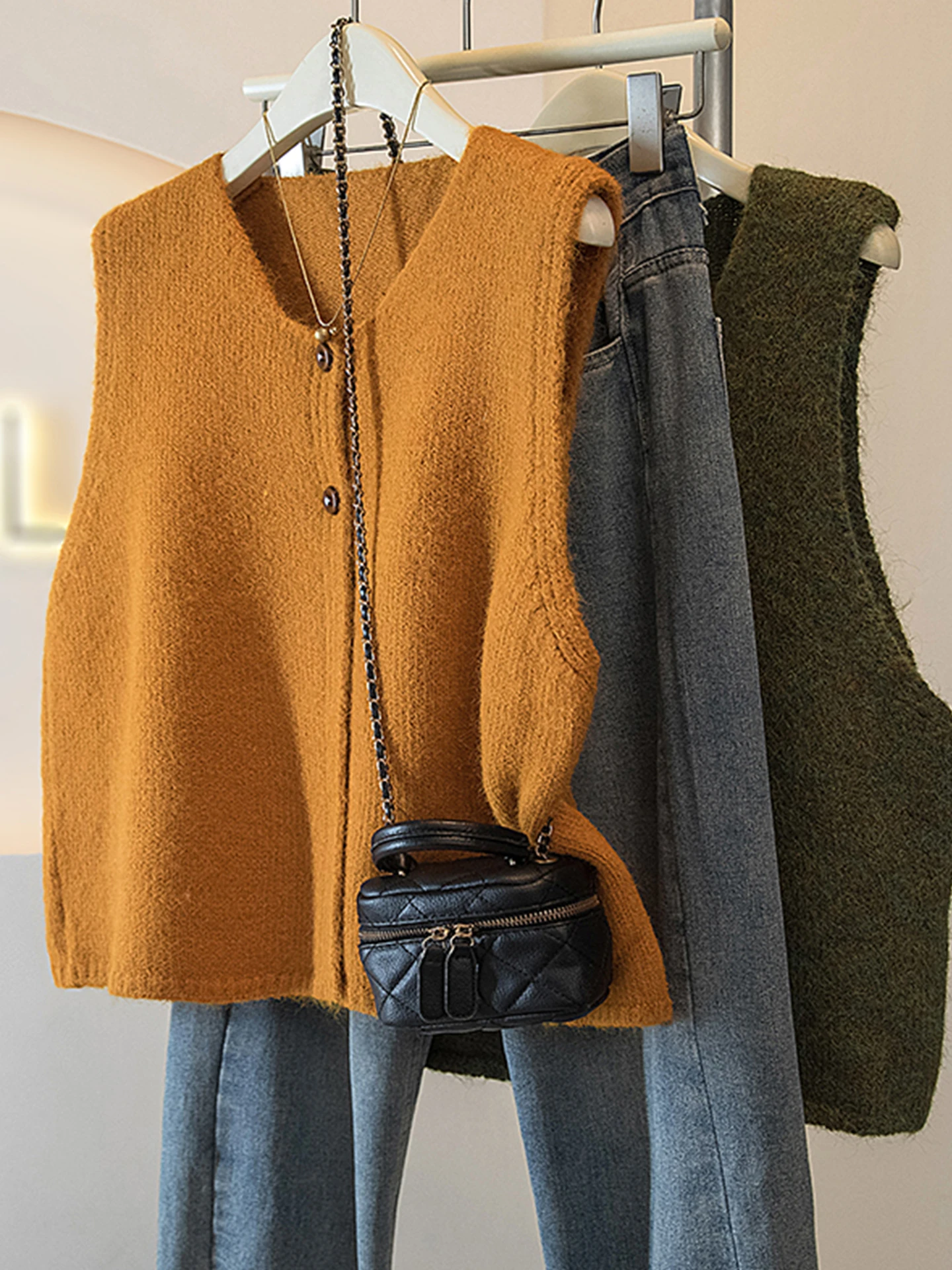 

Korean Sle Simple Two-Button Knitted Vest Svel Large Size Women's Faion plus Size Layering Warm Ci Commute Daily ...