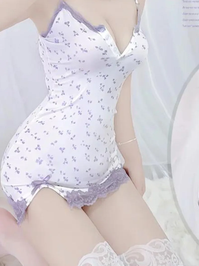 Sexy Deep V-shaped Pure Floral Shivering Flower Camisole Slim Fit Appear Thin Wrap Buttocks Dress Korean Style Fashion Dress C3M