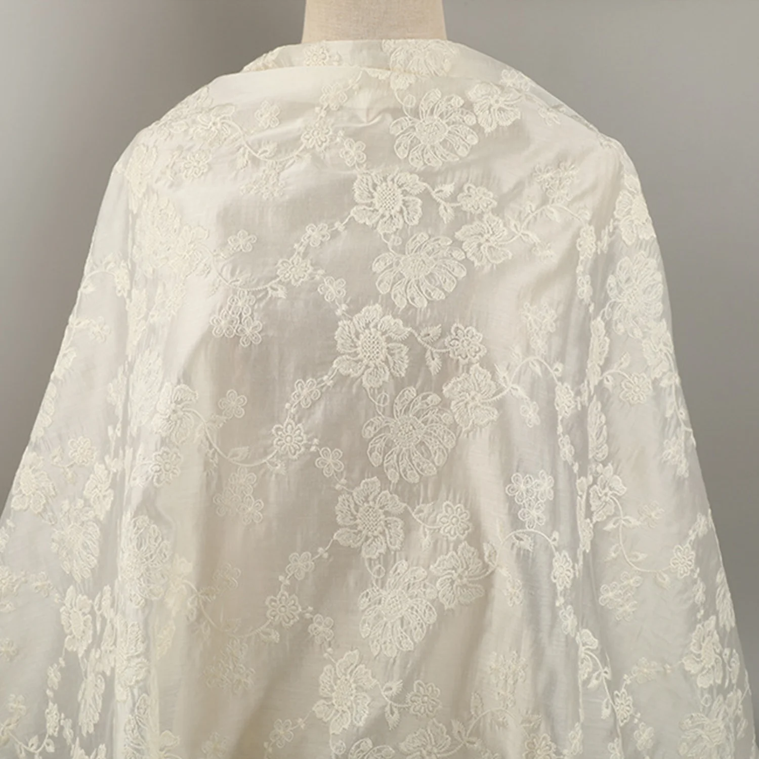 

5 Yard Floral Embroidery Lace Fabrics Soft Silk Cotton Ladies Dress Fabrics Home Textile Supplier Curtain Table Clothing Favor