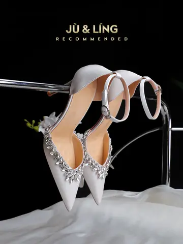 White silk rhinestone pointed high-heeled shoes, new rhinestone wedding shoes, bride's shoes, one piece with toe cap sandals