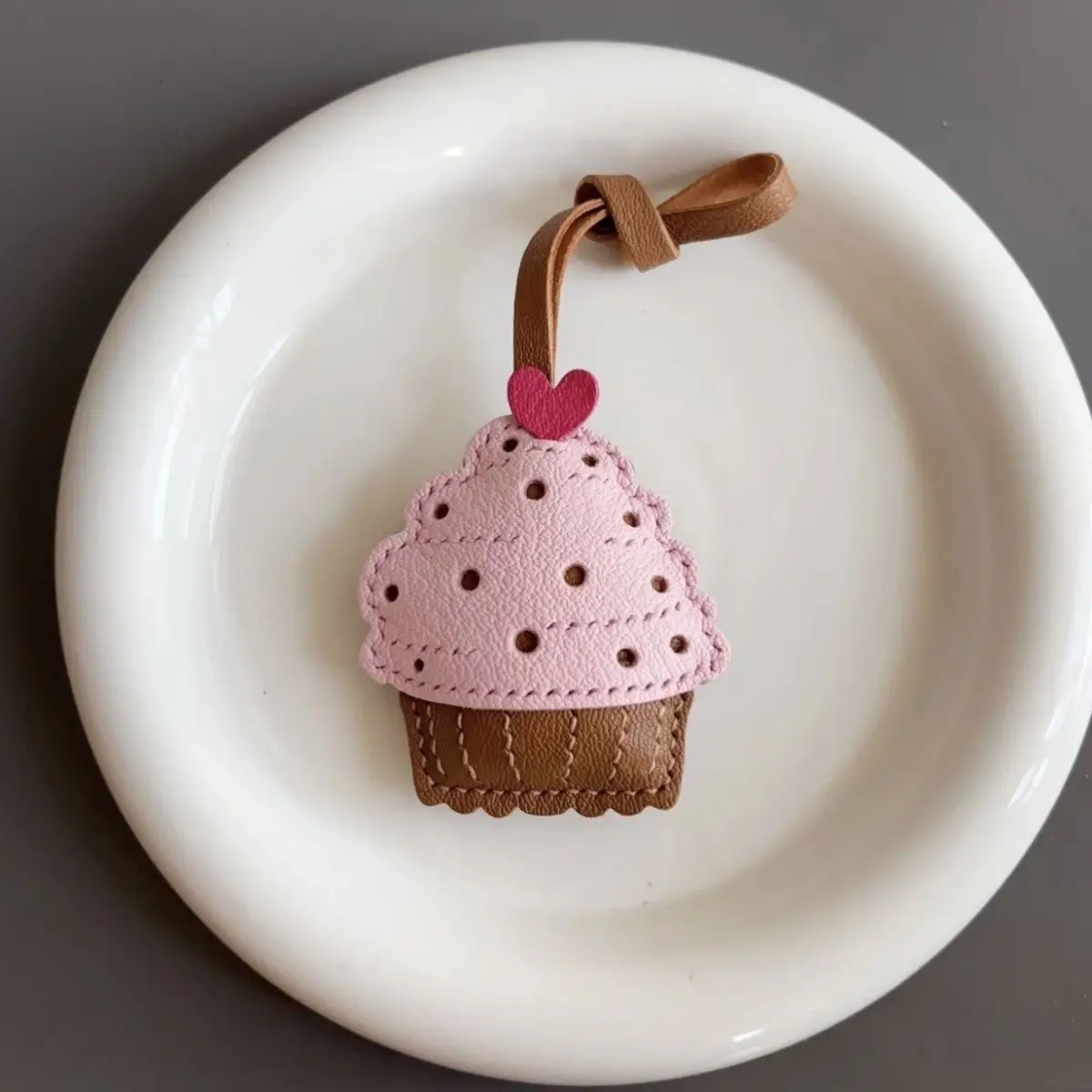Handmade Leather Cute Creative Small Cake Bag Pendant Decoration Key Chain Decoration Hanging ornaments Charm