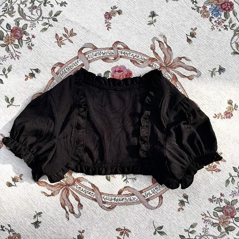 Poupée Lolita Dark Goth originale, robe Lolita élégante au bord de la Seine