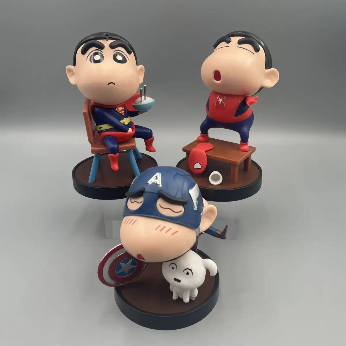 Xaoxin Cos Spiderman Captain America Action Figure Anime Shin Chan Figura Kawaii Pop Model Ornamenten Speelgoed Festival Gift ﻿