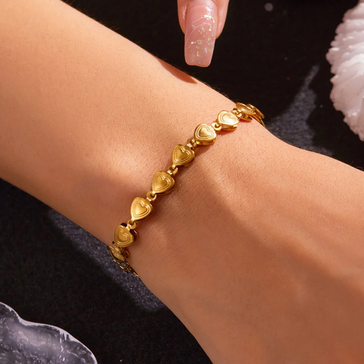 Edelstahl-Armbänder mit süßen, niedlichen Herzanhängern für Damen und Herren, modische Charm-Armbänder mit Metallherz, exquisiter Party-Schmuck