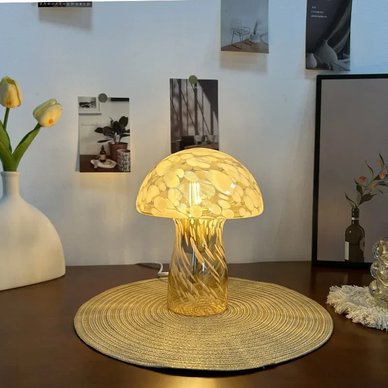 New minimalist mushroom lamp Nordic creative decoration atmosphere night light bedroom bedside Led desk lamp Lamps for room