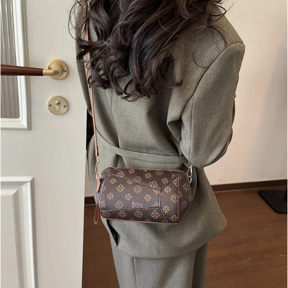 1 Pack Brown Coffee Vintage Monogram Print Mini Crossbody Bag, Fashion‑Versatile Small Shoulder Purse for Women Daily Casual Outing, 17×6×11cm