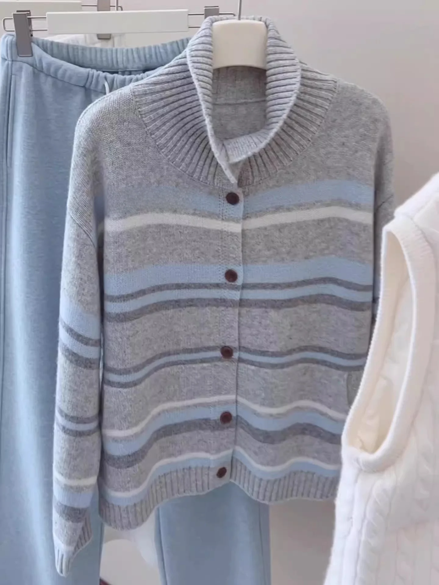 

Loose Women's High Collar Knitted Cardigan Striped Base Layer Top Faionable Winter New Arrival Casual Sle Loose Fit